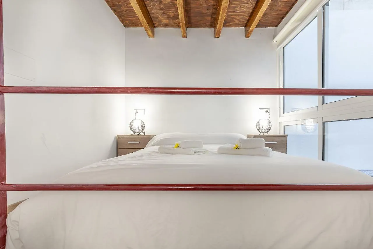 Pasaje De Amores Der - Descanso En Casa Y Vida Cultural Y Monumentos 4 Px Seville